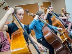 Photo of students playing cello and bass.